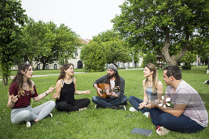 快乐学生校园玩乐图片素材