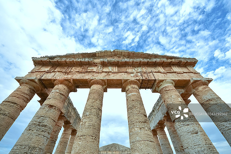 意大利西西里岛塞格斯塔主神庙的多立克式三角墙的艺术对称视角图片素材