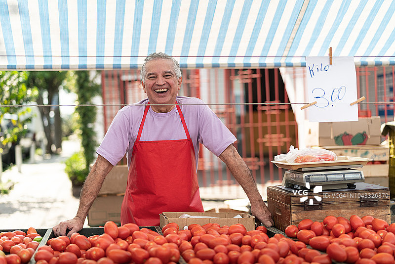 农贸市场上的商人图片素材