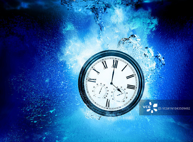 水下四点钟图片素材