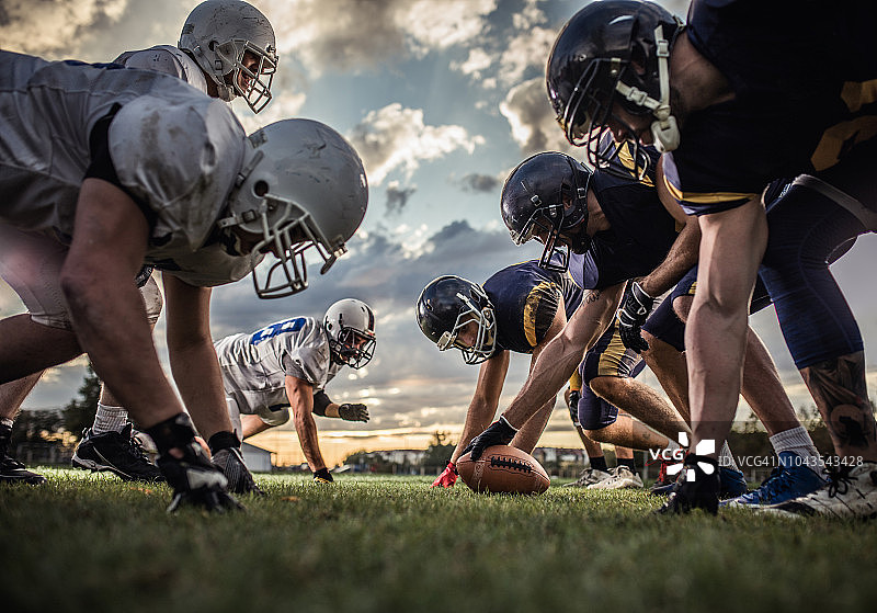 美式橄榄球比赛开始时的俯视角度图片素材