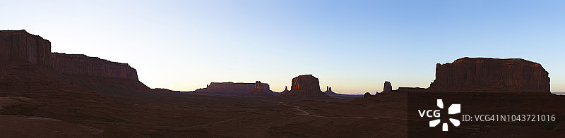 亚利桑那州纪念碑谷约翰·福特角日落全景图片素材