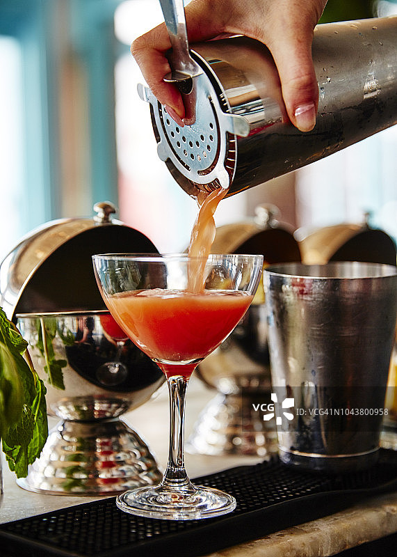 薄荷叶鸡尾酒特写图片素材