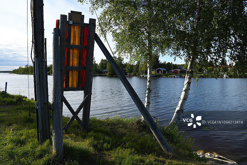 芬兰西部希曼卡河边的导航仪器图片素材