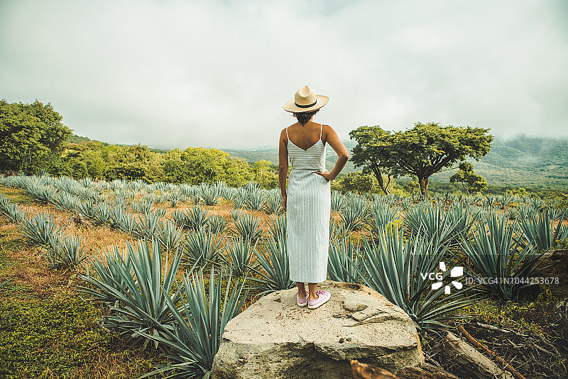 在墨西哥旅行的女人图片素材