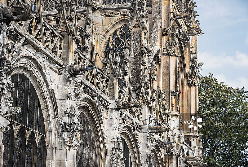 法国诺曼底莱桑德利圣母教堂南立面细节图片素材