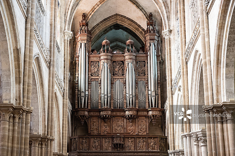 圣母教堂管风琴外壳细节，法国诺曼底莱桑德利图片素材