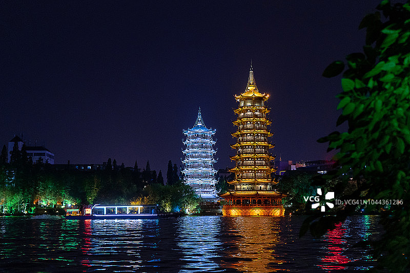 桂林夜景日月双塔图片素材
