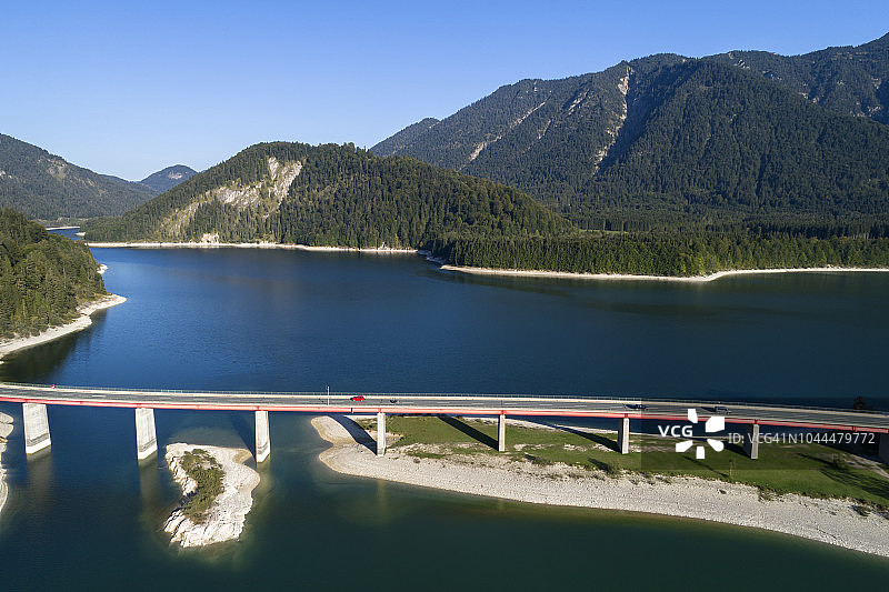 德国上巴伐利亚州桥梁和湖泊航拍景色图片素材
