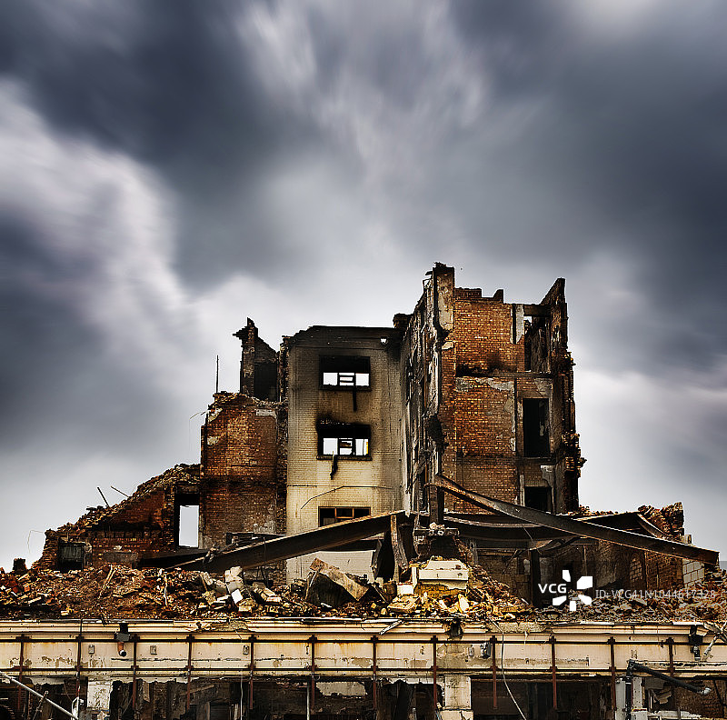 火灾损毁的建筑物图片素材