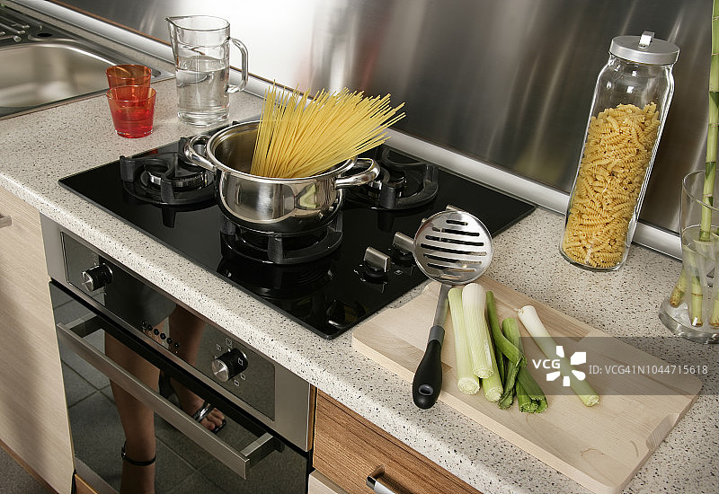 现代家庭厨房台面特写图片素材