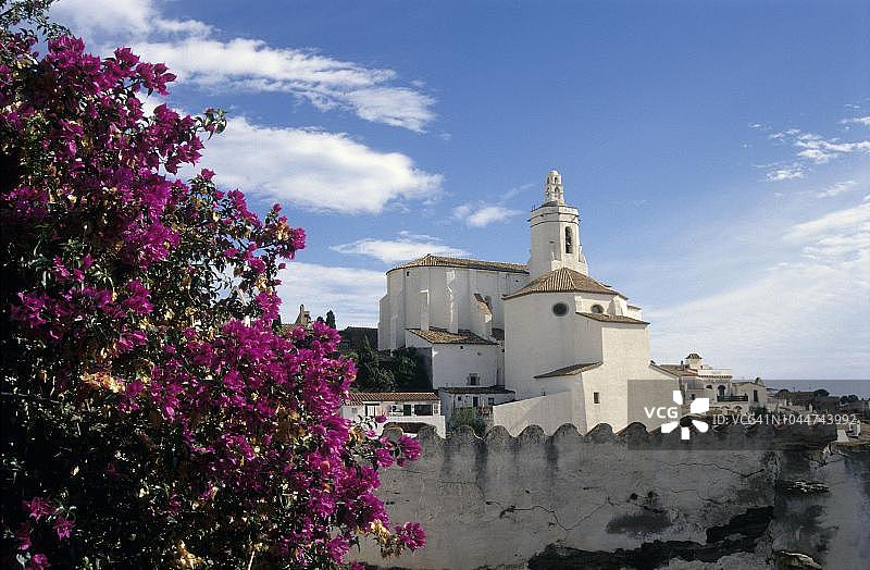 西班牙布拉瓦海岸卡达克斯圣玛丽亚教堂图片素材