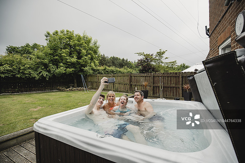 水疗按摩浴缸自拍图片素材