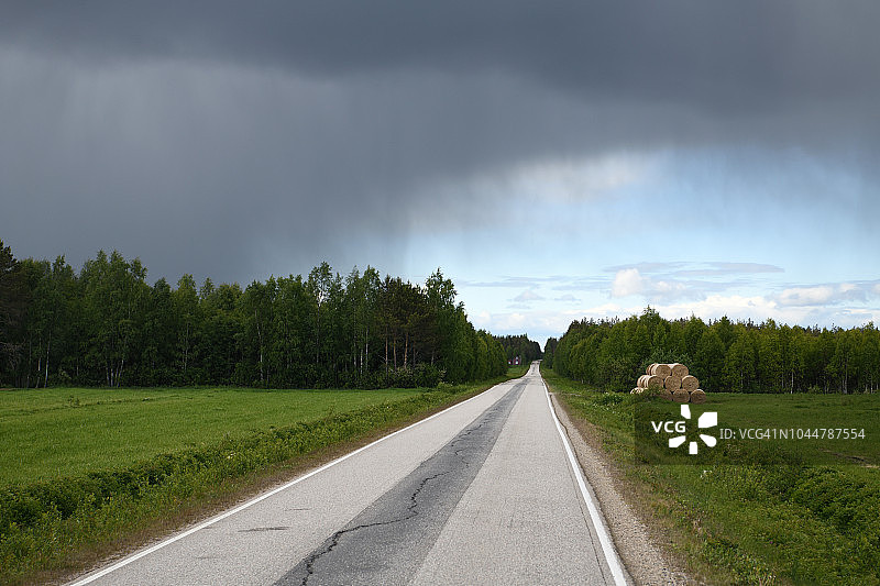 通往奥伊耶尔维的路，芬兰图片素材