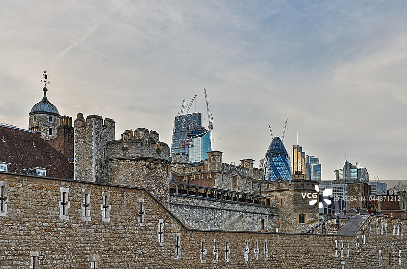 伦敦黄昏时的伦敦塔图片素材