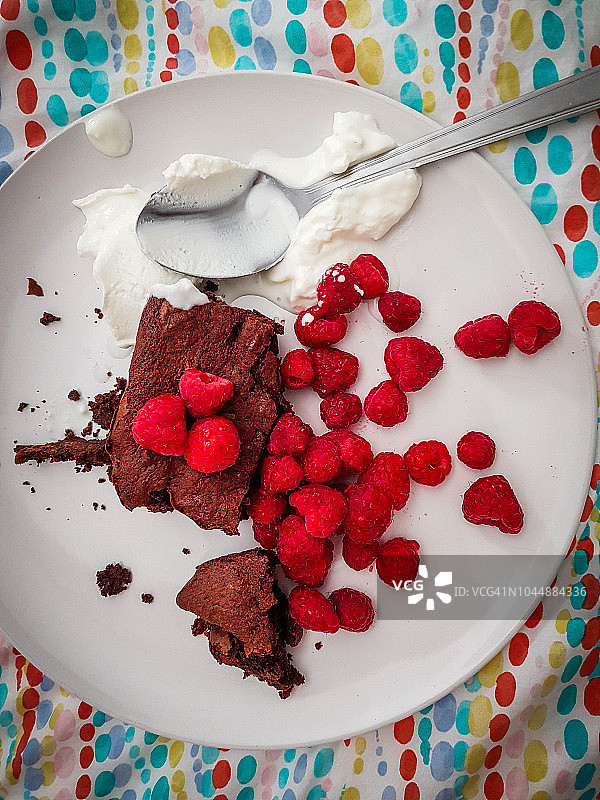 覆盆子希腊酸奶布朗尼图片素材