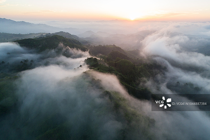 菲律宾棉兰老岛南哥打巴托省山脉云雾航拍图片素材