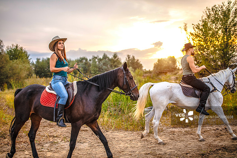 牧场主夫妇图片素材