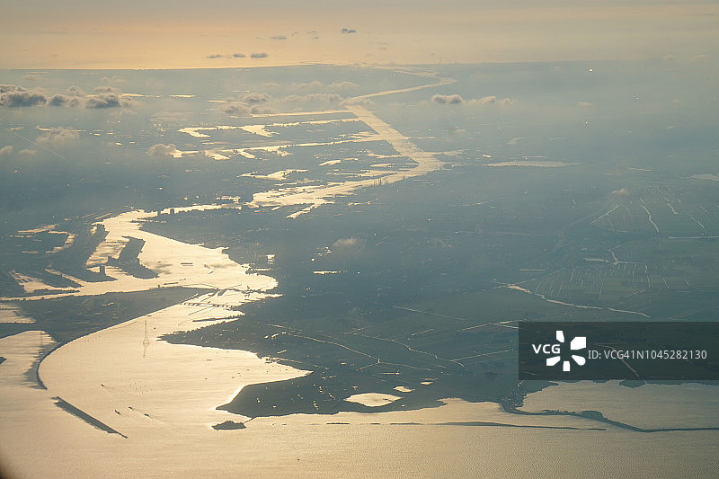 荷兰阿姆斯特丹和北海运河的黄昏图片素材