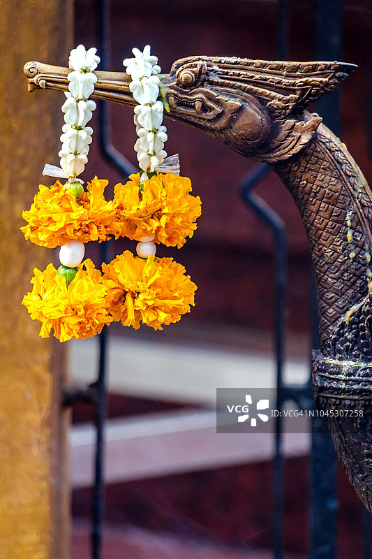 万寿菊花的祭品图片素材