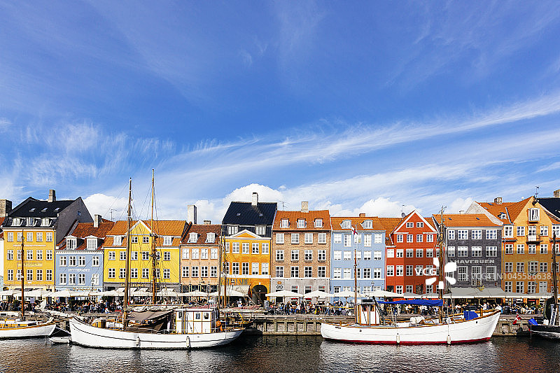 丹麦哥本哈根新港色彩鲜艳的房屋图片素材