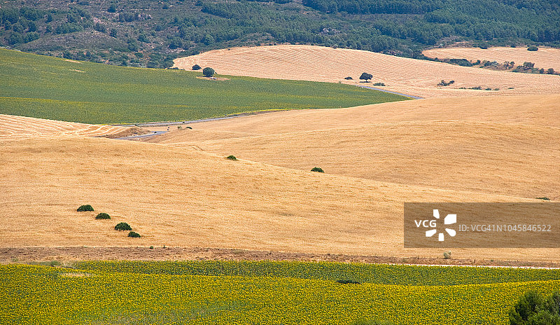 连绵起伏的景观图片素材