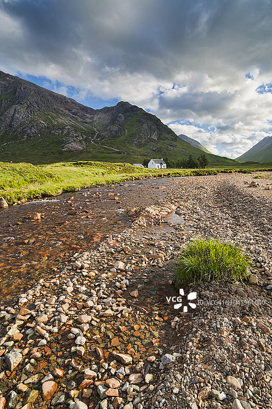 苏格兰高地地区，格伦科，布卡耶蒂夫莫尔山和黑石小屋，库珀尔河图片素材