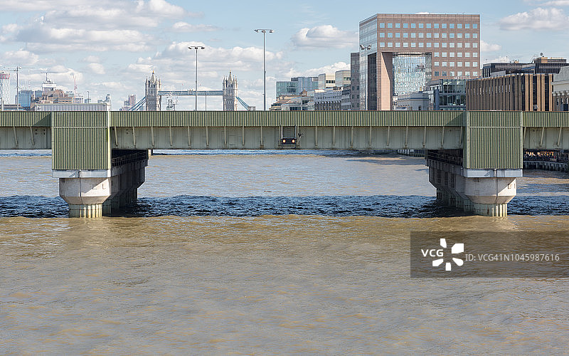 伦敦坎农街铁路桥图片素材