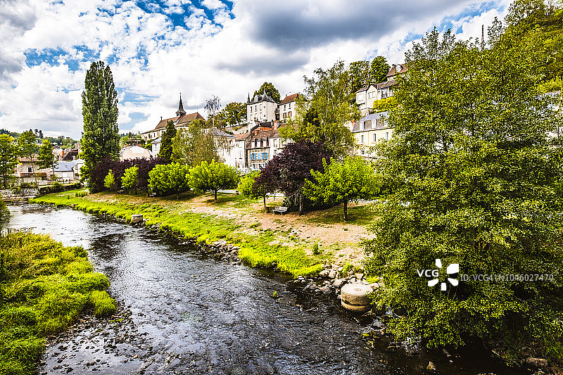法国奥弗涅欧比松村庄图片素材
