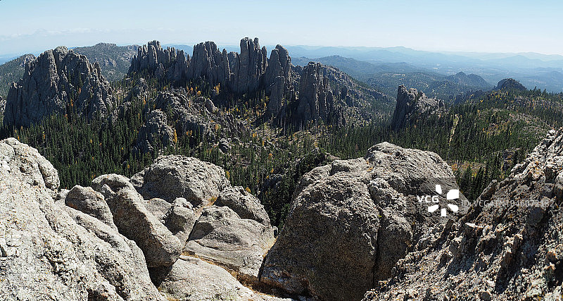 南达科他州卡斯特州立公园的岩石景观图片素材