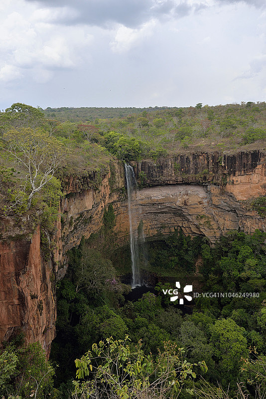 新娘面纱瀑布图片素材