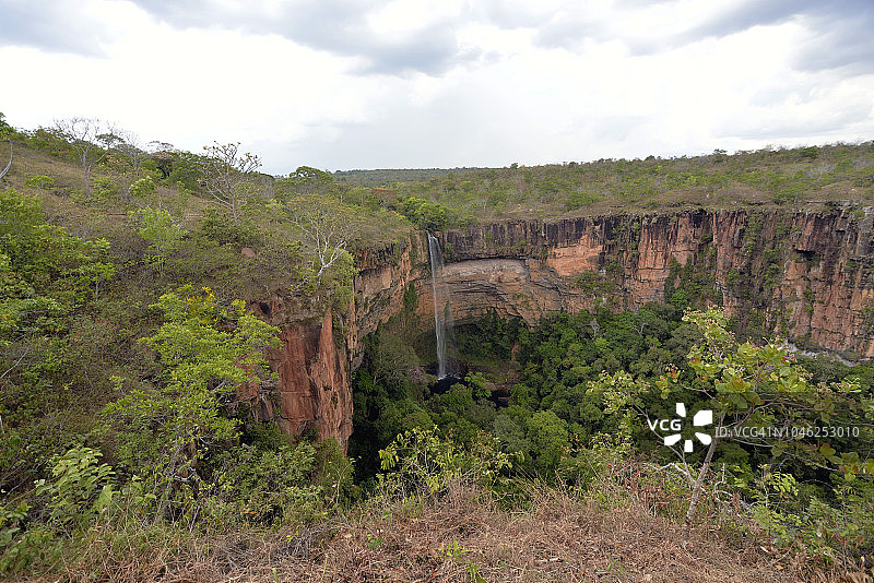 新娘面纱瀑布图片素材