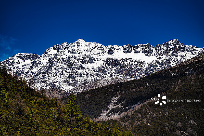 中国四川的雪山山脉图片素材