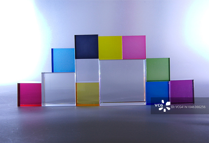 使用丙烯材料的彩色图像图片素材