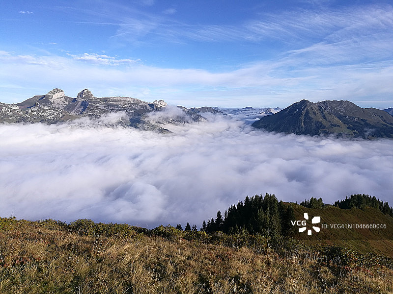 瑞士阿尔卑斯山莱蒙湖莱迪亚布勒雷图片素材