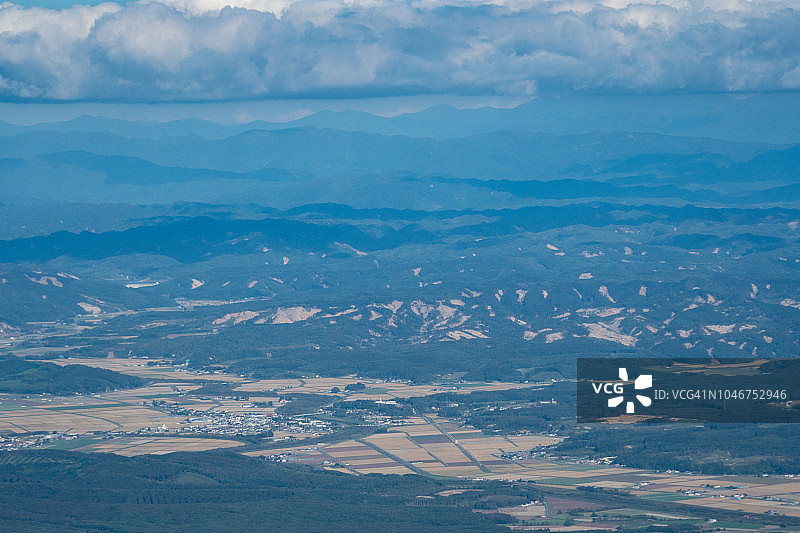 北海道厚真町地震后山体滑坡痕迹航拍图片素材