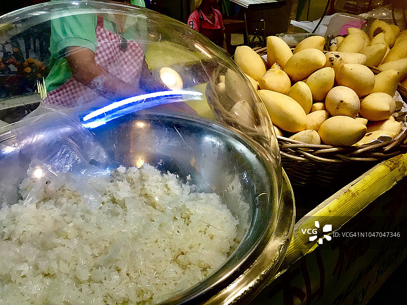 街头小吃：芒果糯米饭图片素材