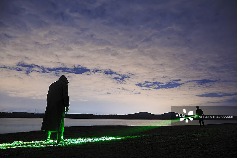 风暴中的光绘图片素材