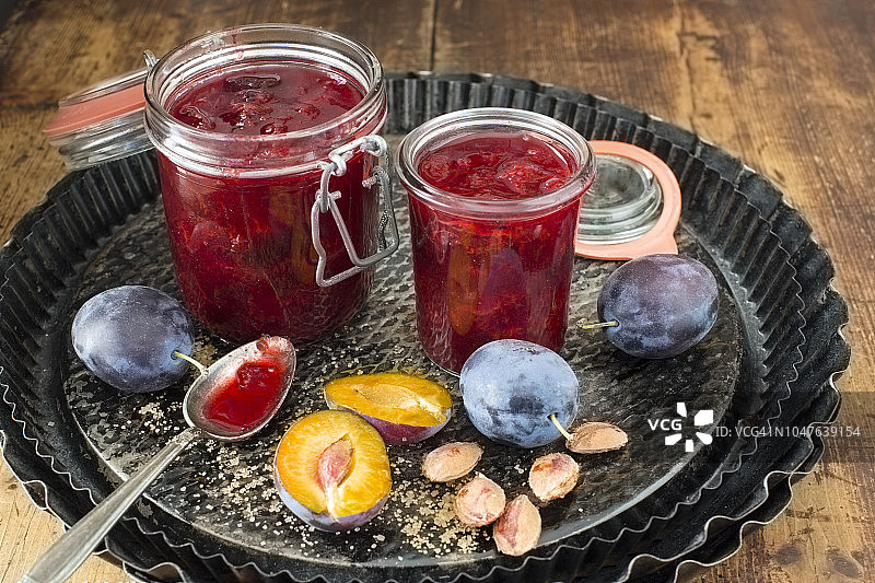 罐装李子果酱图片素材