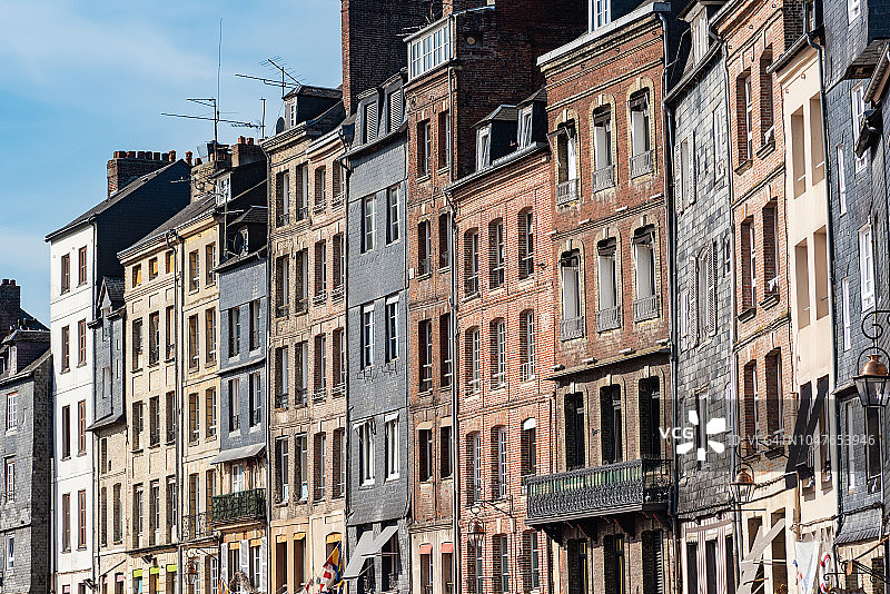 法国翁弗勒尔港口的建筑外观图片素材