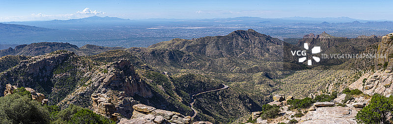 从莱蒙山观看亚利桑那州图森市的全景图片素材