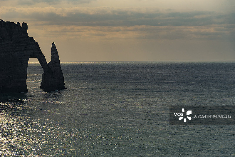 极简主义场景 - 阿瓦勒拱门与大海 - 法国诺曼底埃特雷塔图片素材