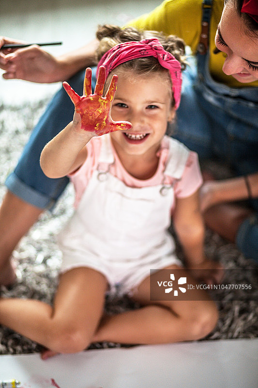 母女一起绘画图片素材