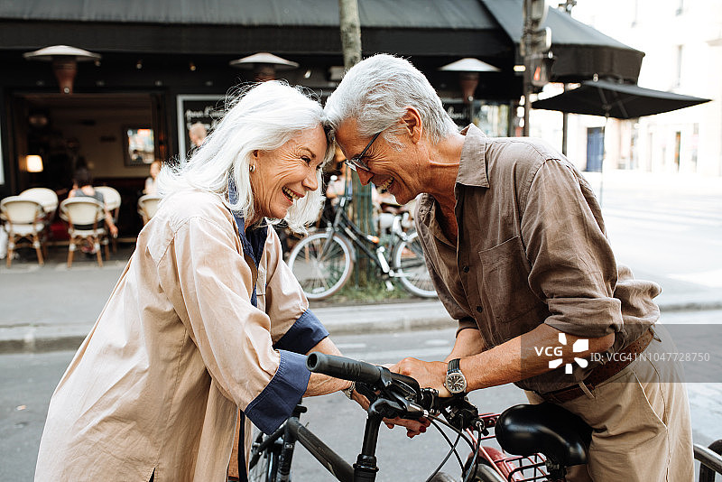快乐退休图片素材