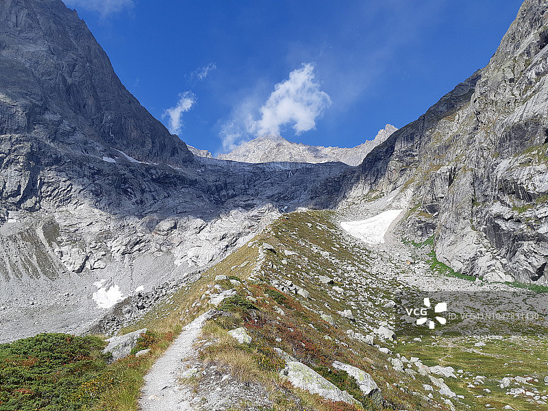 特里奥莱山谷的野外风光图片素材