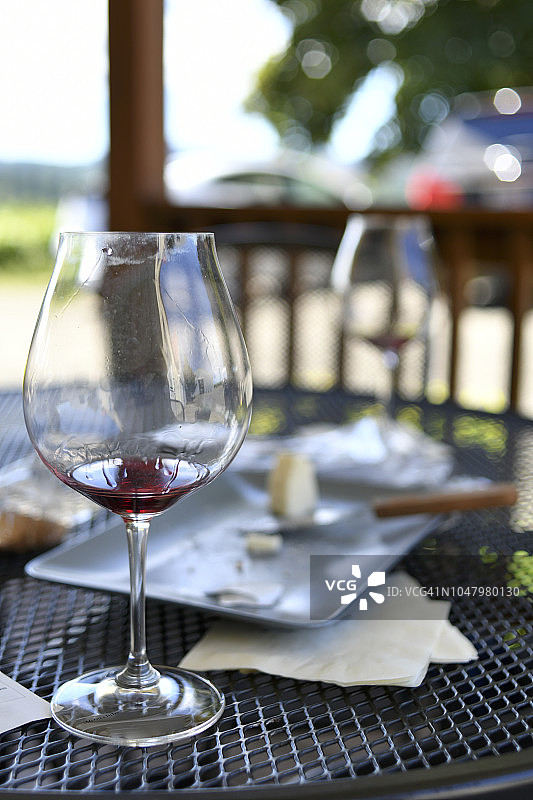 品酒杯和餐盘1图片素材