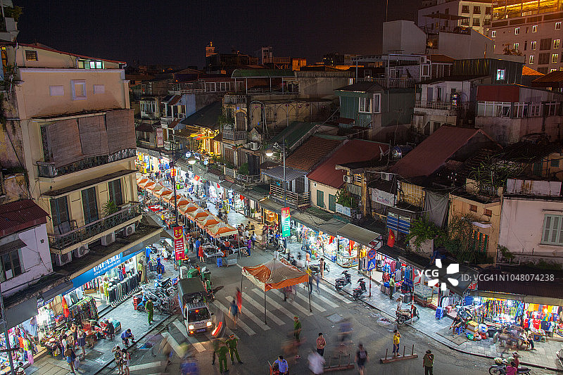 越南河内老城区夜市鸟瞰图图片素材