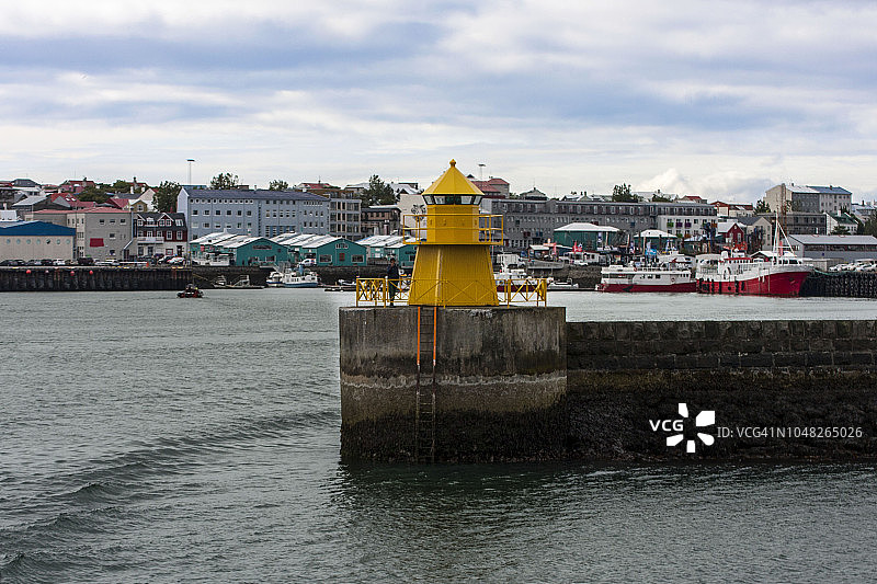 雷克雅未克城市与海港灯塔风光图片素材