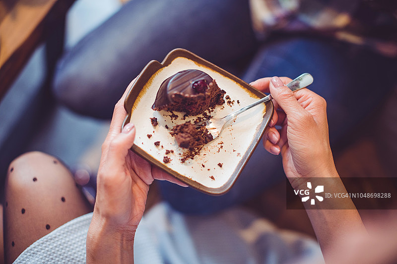 半个巧克力蛋糕图片素材