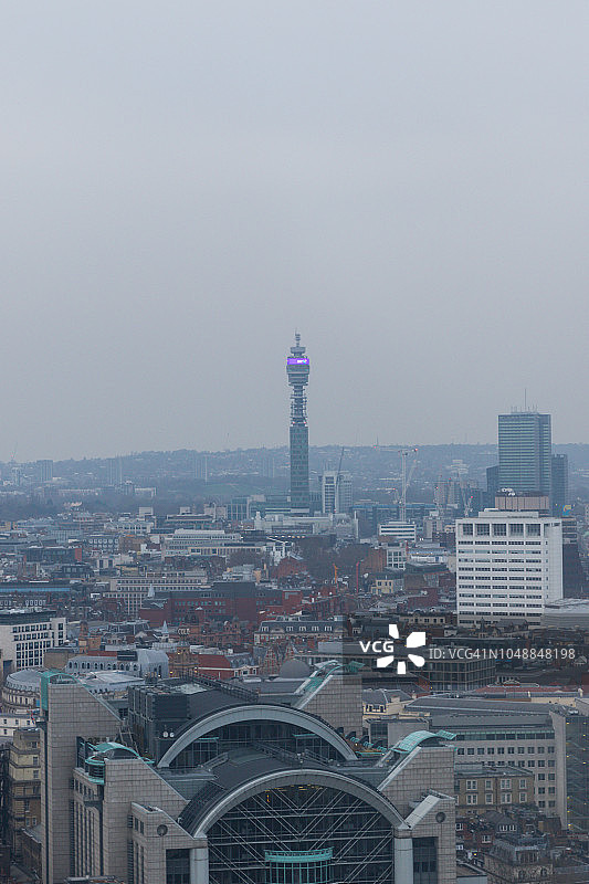 2018年查令十字火车站和伦敦天际线图片素材